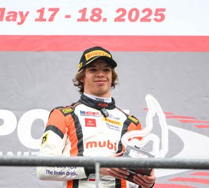 Brilliant maiden win for Tymek Kucharczyk (BVM Racing)